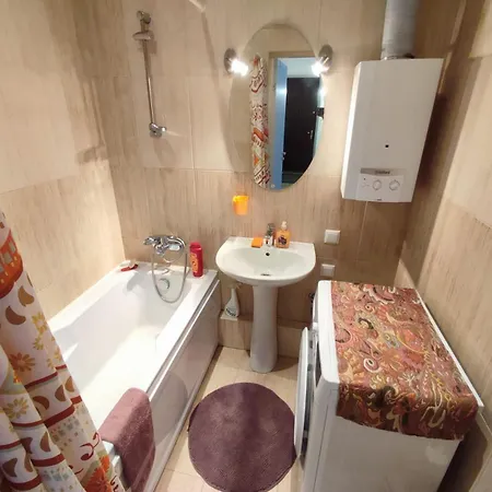 у погранпункта *