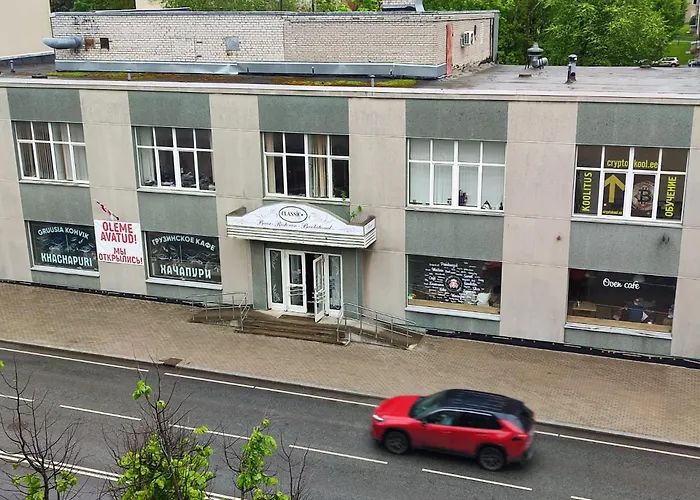 у погранпункта דירה נרבה